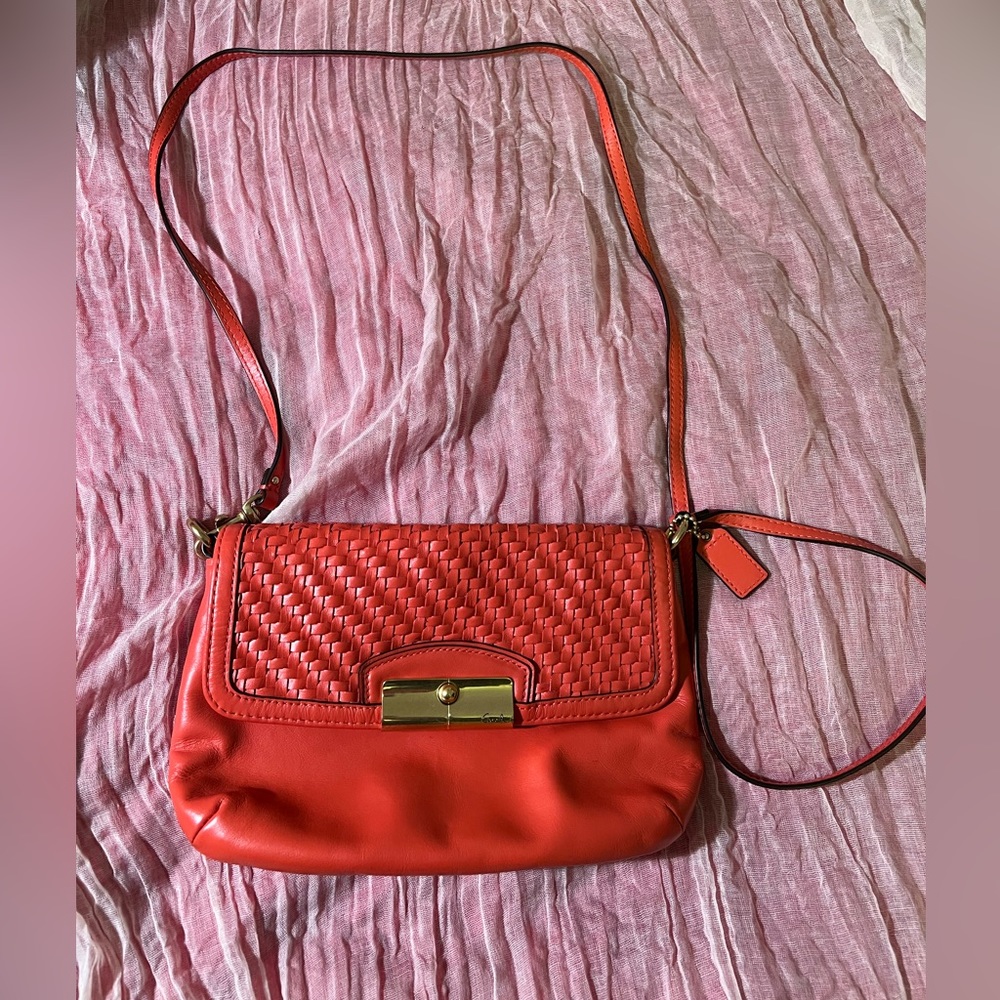 Adorable Coach crossbody bag
